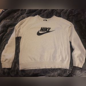 Nike Women's leisure crew neck Sz L
